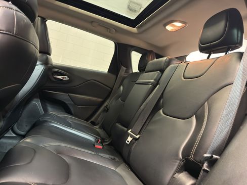 Used 2015 Jeep Cherokee Limited image 31