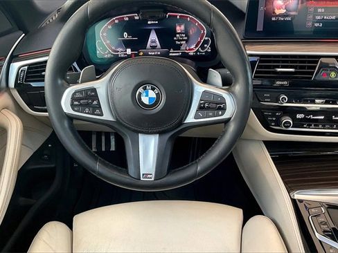 Used 2021 BMW 530e w/ M Sport Package image 5