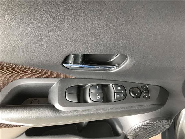 Used 2021 Nissan Kicks SR w/ Interior Electronics Package FWD image 19