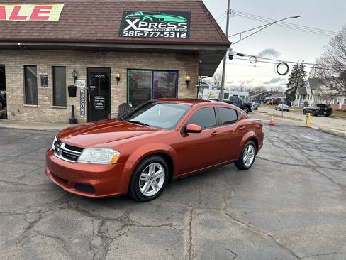 Used 2012 Dodge Avenger SXT image 1
