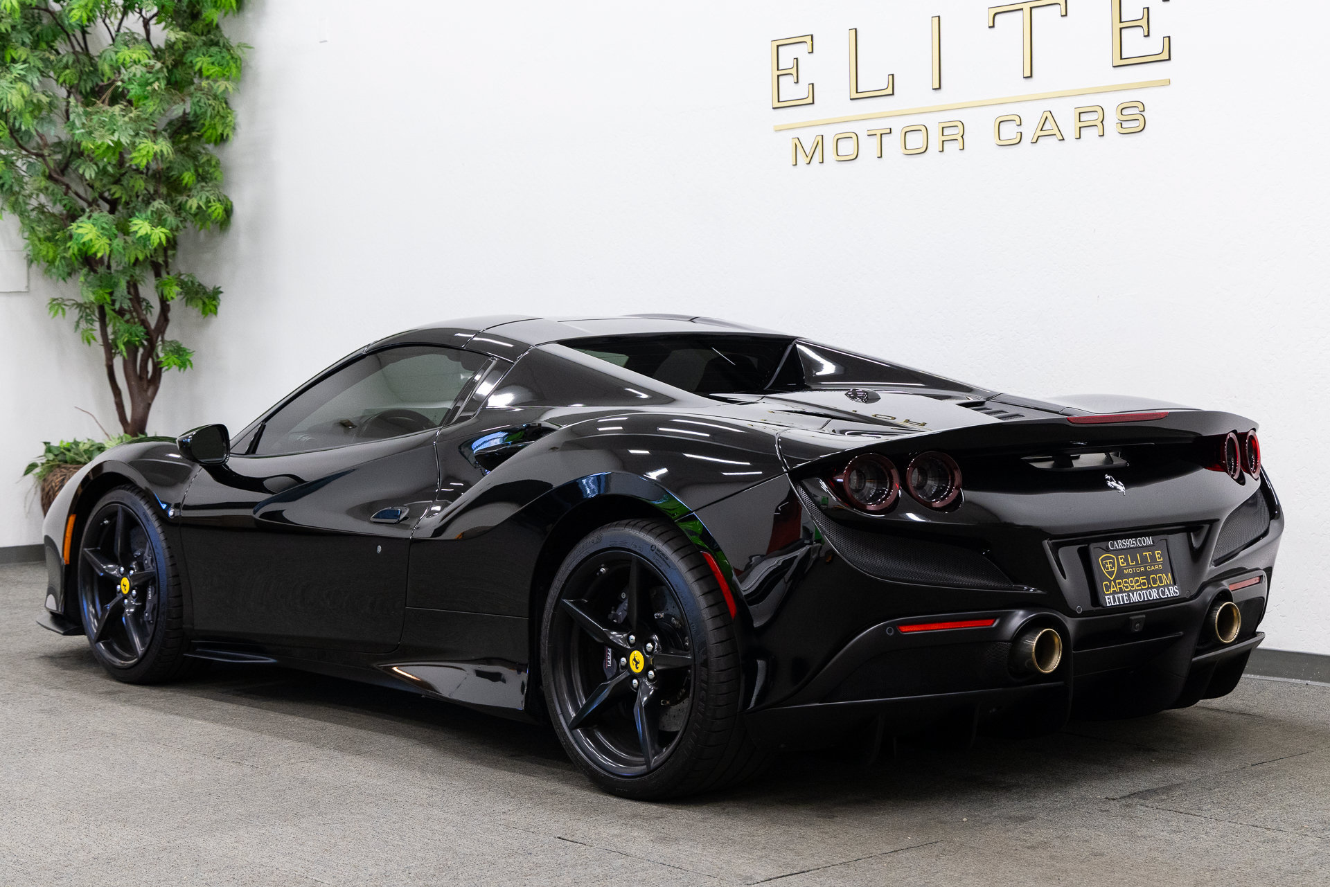 Used 2021 Ferrari F8 Tributo RWD image 23