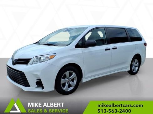 Used 2020 Toyota Sienna L FWD image 3