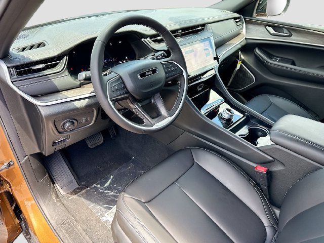 New 2026 Jeep Grand Cherokee Limited w/ Limited Altitude Package RWD image 7