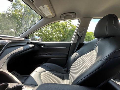 Used 2022 Toyota Camry SE FWD image 14