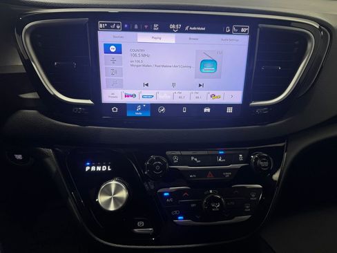 Used 2025 Chrysler Pacifica Select FWD image 9