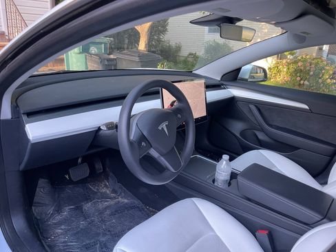 Used 2023 Tesla Model 3 Standard Range RWD image 9