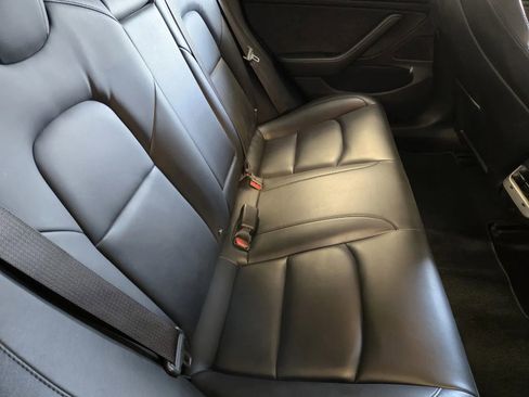 Used 2018 Tesla Model 3 Long Range RWD image 9