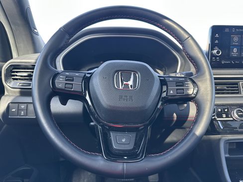 Certified 2025 Honda Pilot Black Edition image 19