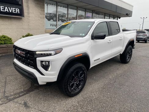 Used 2025 GMC Canyon Elevation AWD/4WD image 2