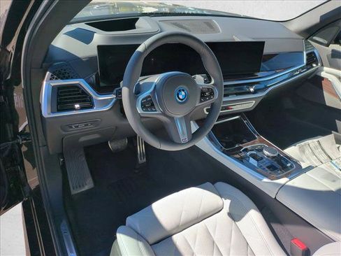 New 2026 BMW X5 xDrive50e image 3