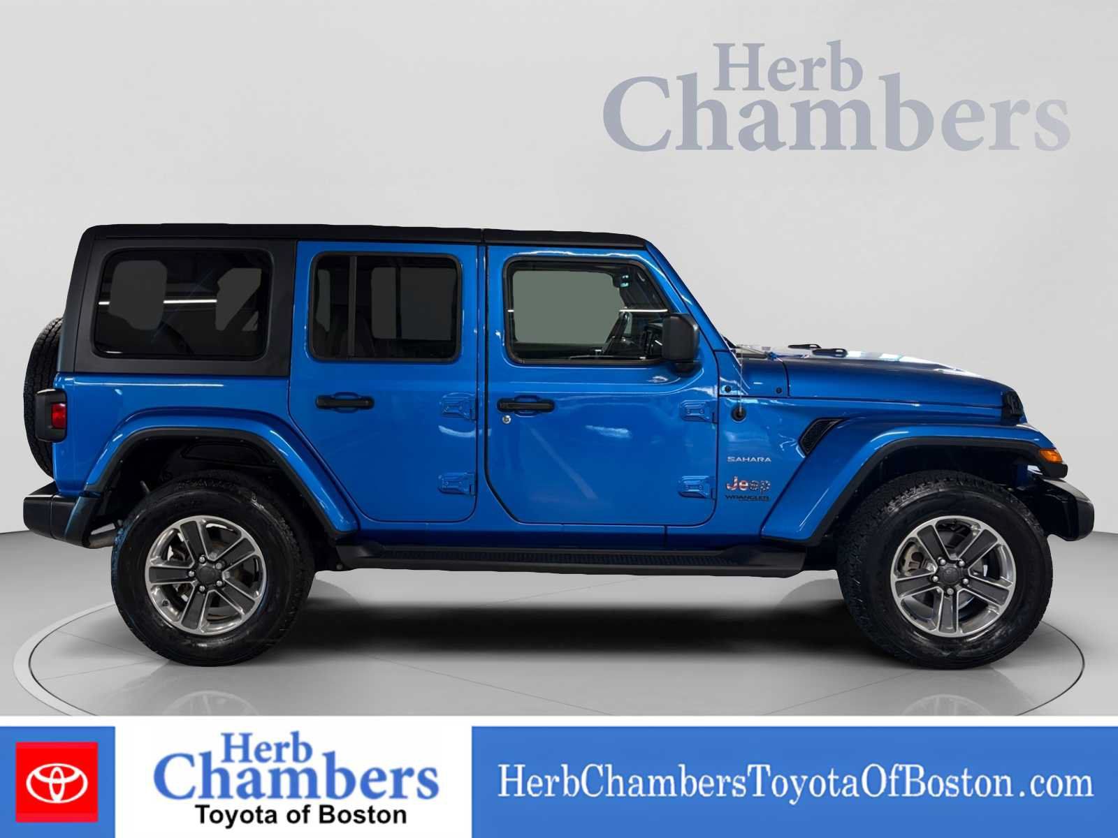 Used 2022 Jeep Wrangler Unlimited Sahara AWD/4WD image 11