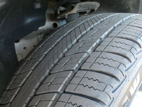Used 2019 Jeep Cherokee Overland AWD/4WD image 12