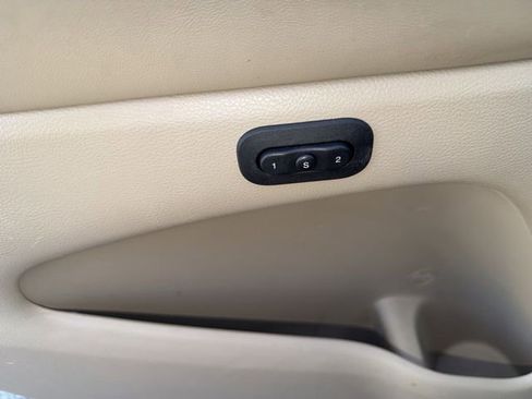 Used 2017 Jeep Grand Cherokee Limited image 12