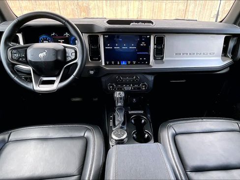 Used 2025 Ford Bronco Outer Banks image 17