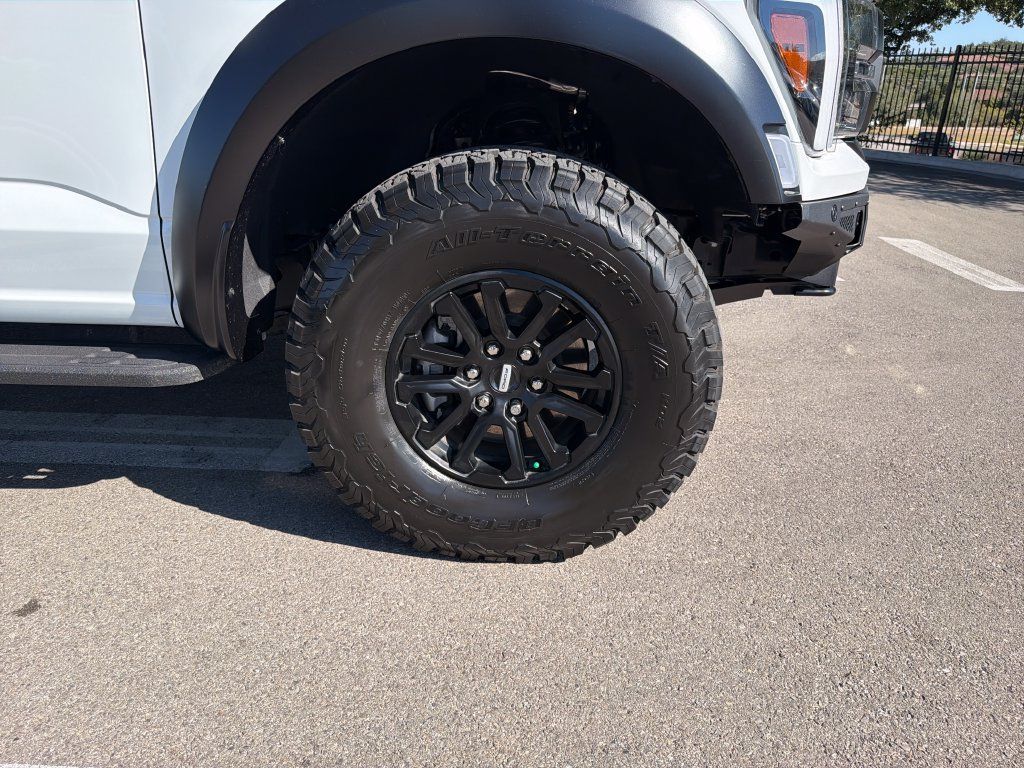 Used 2025 Ford F150 Raptor AWD/4WD image 16