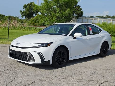 New 2026 Toyota Camry SE FWD image 32
