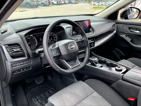 Used 2025 Nissan Rogue SV image 18