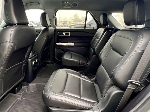 Used 2021 Ford Explorer XLT w/ Equipment Group 202A image 19