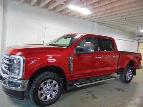 Used 2024 Ford F250 Lariat w/ Chrome Package image 2