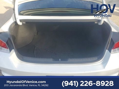 Certified 2022 Hyundai Elantra SEL FWD image 13