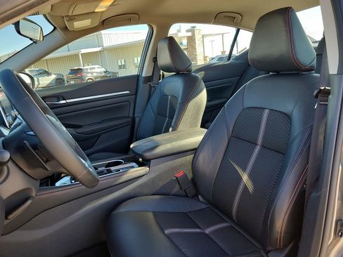 Used 2025 Nissan Altima 2.5 SR image 11