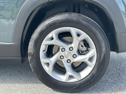 Used 2025 Chevrolet Trax LS w/ LS Convenience Package FWD image 19