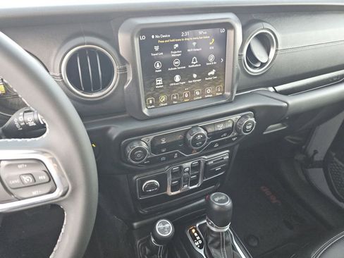 Used 2023 Jeep Wrangler Sahara image 32