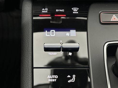 Certified 2025 Porsche Macan image 21