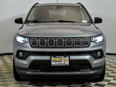 Used 2022 Jeep Compass Latitude w/ Sun and Sound Group AWD/4WD image 4