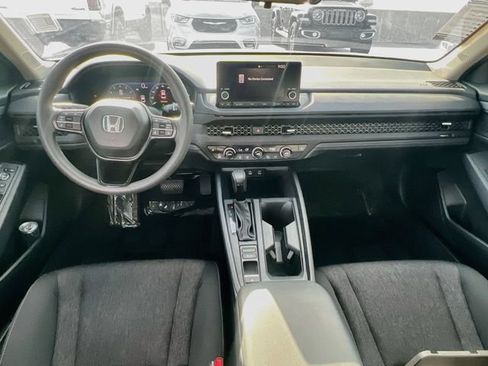 Used 2025 Honda Accord SE image 28