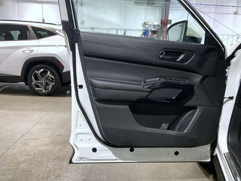 Used 2024 Nissan Pathfinder SV w/ Lighting Package (N92) AWD/4WD image 10