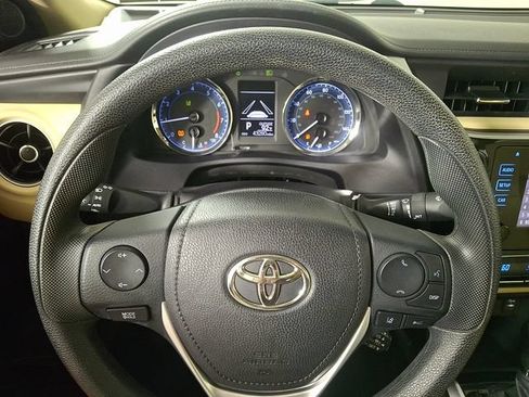 Used 2018 Toyota Corolla LE FWD image 18