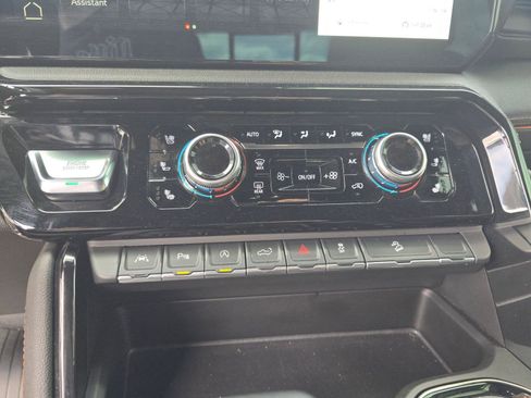 Used 2024 GMC Sierra 1500 AT4 w/ AT4 Premium Package image 16