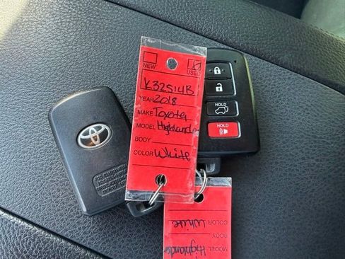 Used 2018 Toyota Highlander XLE image 48