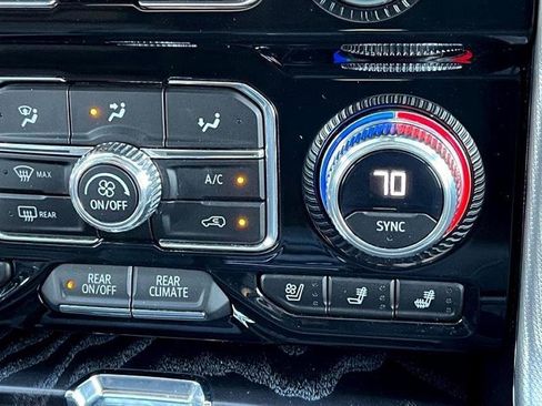 Used 2023 GMC Yukon XL Denali image 41