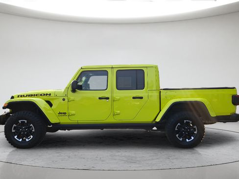 Used 2024 Jeep Gladiator Rubicon AWD/4WD image 2