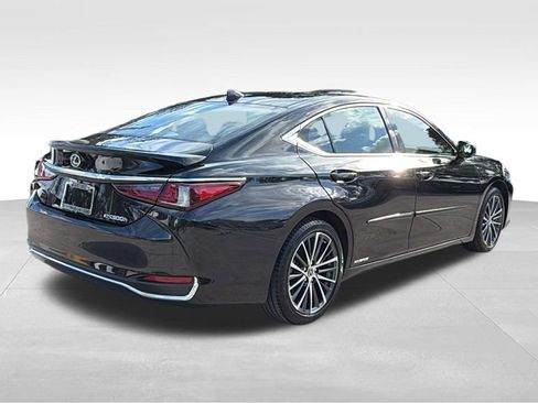 Used 2022 Lexus ES 300h w/ Premium Package image 7