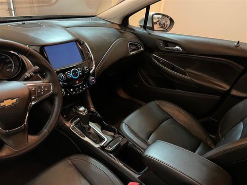 Used 2017 Chevrolet Cruze LT image 24