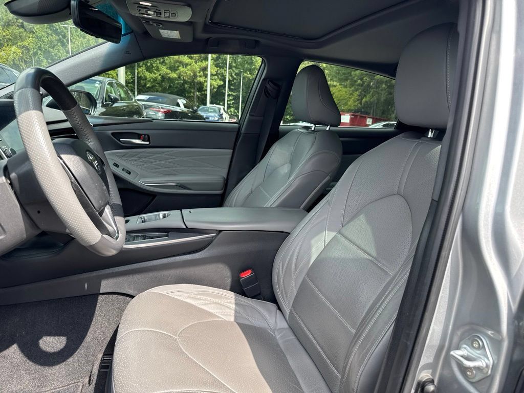 Used 2021 Toyota Avalon Limited w/ Advanced Safety Package FWD image 5