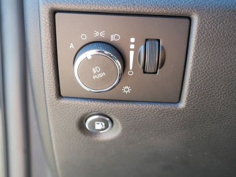Used 2019 Jeep Grand Cherokee Altitude AWD/4WD image 24
