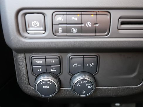 Used 2023 Chevrolet Suburban LT w/ Luxury Package image 26