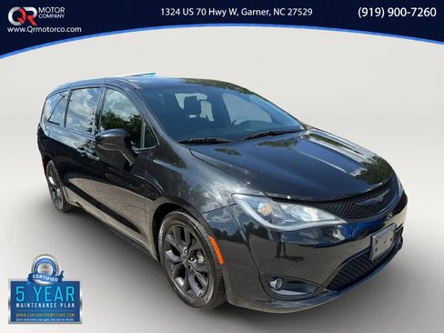 Used 2019 Chrysler Pacifica Touring Plus w/ S Appearance Package FWD image 1