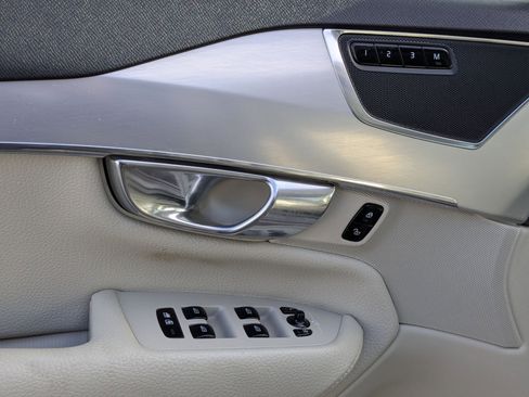 Used 2016 Volvo XC90 T5 Momentum image 14