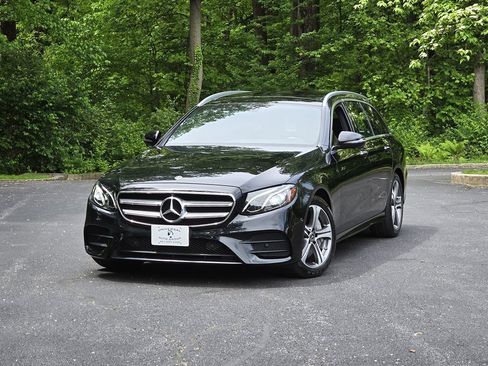 Used 2019 Mercedes-Benz E 450 4MATIC Wagon w/ Premium Package image 1