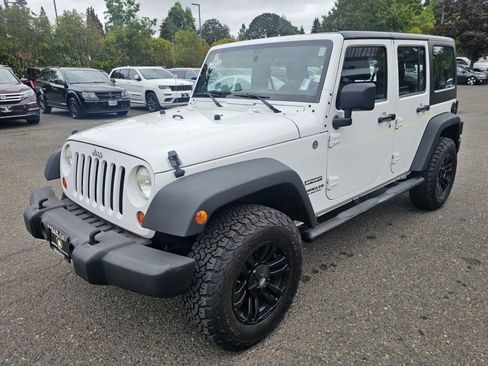 Used 2013 Jeep Wrangler Unlimited Sport AWD/4WD image 3