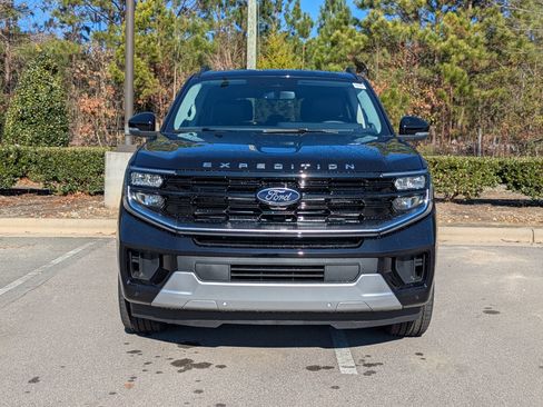 New 2025 Ford Expedition Platinum w/ Driver's Package image 9