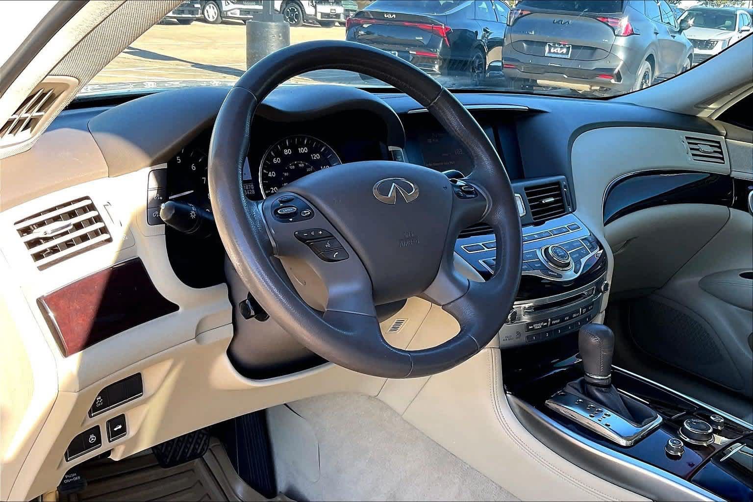 Used 2012 INFINITI M37 w/ Premium Pkg RWD image 2