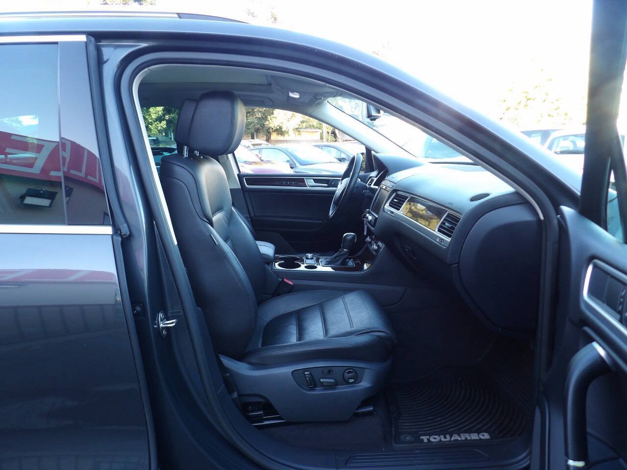 Used 2016 Volkswagen Touareg VR6 AWD/4WD image 6