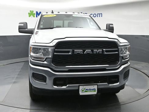 Used 2024 RAM 2500 Tradesman w/ Chrome Appearance Group AWD/4WD image 4