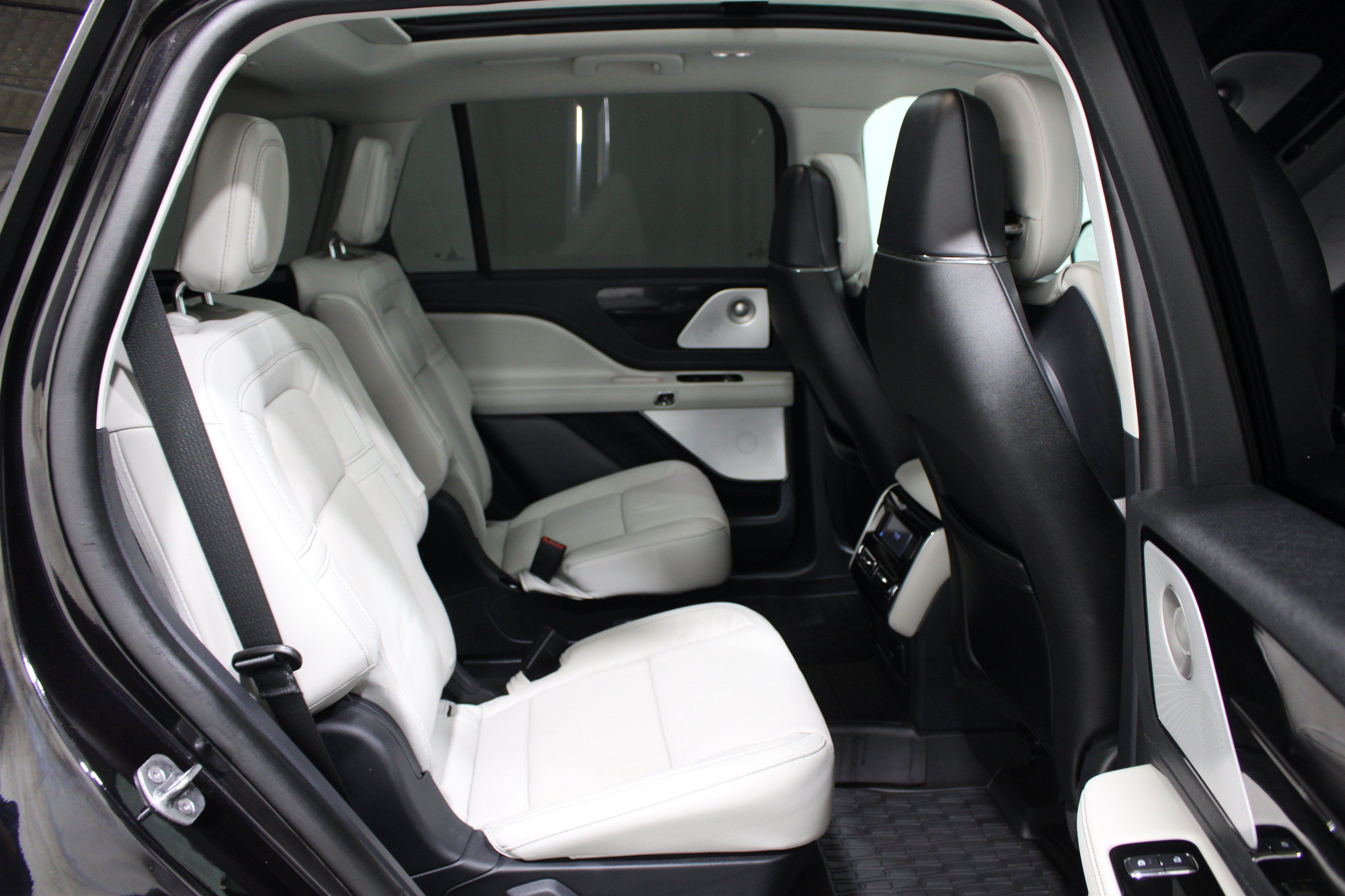 Certified 2026 Lincoln Aviator Reserve AWD/4WD image 28
